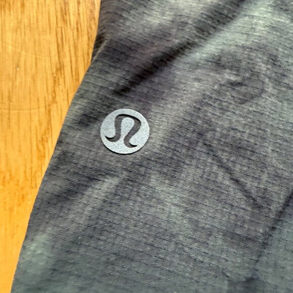 Lululemon Men Size M Black Tidal Dye Surge 6" Bold Lines Athletic Running Shorts - Picture 13 of 15